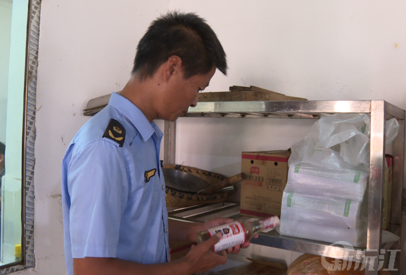 共华镇市监所开展“护苗”行动 严把校园食品安全关