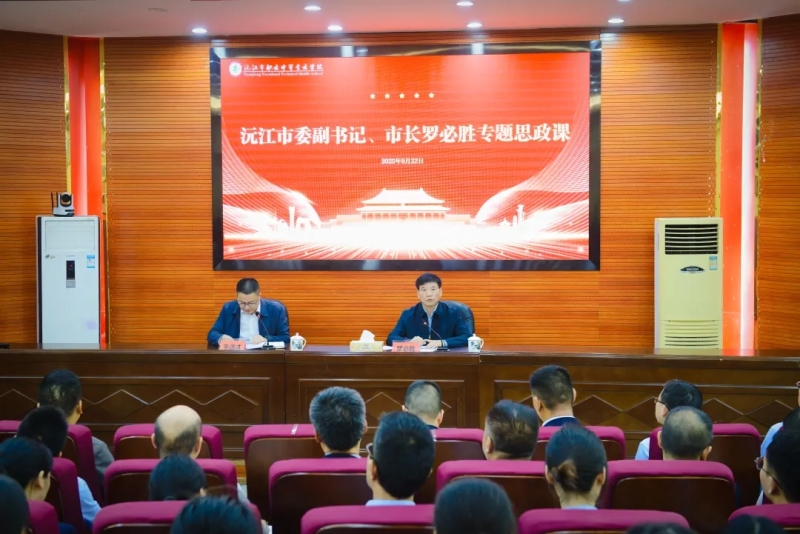 罗必胜讲授思政课：以自信感恩砥砺之行 铺就职校生成长成才路